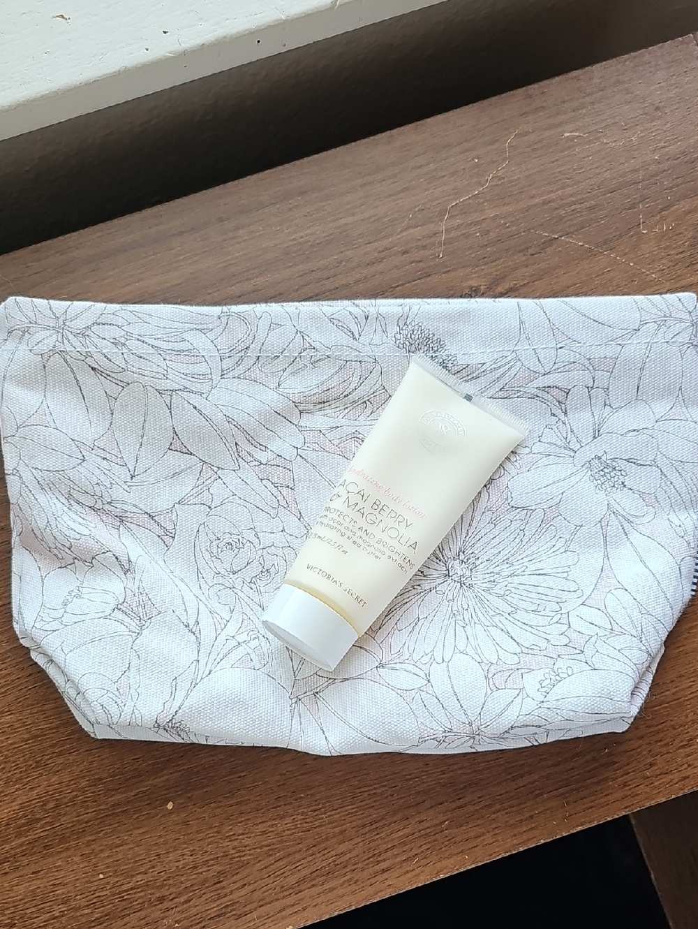 Victoria's Secret Acai Berry & Magnolia Hydrating Body Lotion With Matching Bag